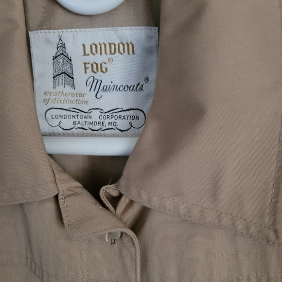 Vintage London Fog raincoat! Size 6P. - Picture 3 of 4